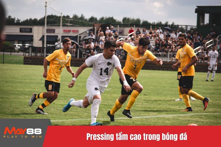 Pressing tầm cao trong bóng đá